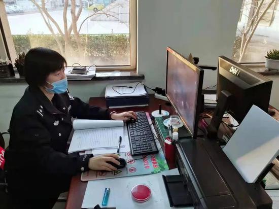 用微笑服务收获“零差评”，这位女警厉害了！